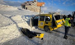 Taksiyle yolcu minibüsü çarpıştı