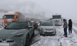 Erzincan-Sivas kara yolunda ulaşım güçlükle sağlanıyor!