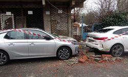 Sultanbeyli'de balkon çöktü