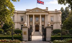 İngiltere, Tahran Büyükelçiliğini geçici olarak kapattı