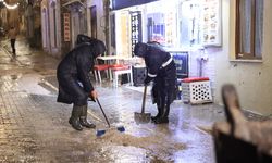 İzmir'de kuvvetli fırtına ve sağanak hayatı olumsuz etkiledi