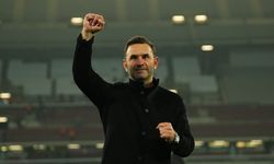 Okan Buruk, taraftarlara 3’lü çektirdi