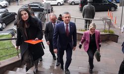 Özgür Özel aday ofisinde kritik toplantıya girdi