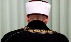 Turistle basılan imam, açığa alındı