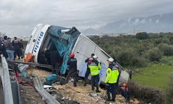 Yolcu otobüsü devrildi: Ölü ve yaralılar var