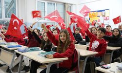 Yarıyılın ardından ilk ders "Bayrak Sevgisi" temasıyla başladı