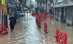 İzmir'i kuvvetli sağanak vurdu!