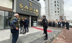 Kuyumcu soygununda izinli polis ayağından vuruldu!