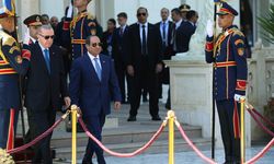 Erdoğan, Kahire'de resmi törenle karşılandı!