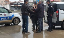 Tartıştığı kız kardeşini bıçakladı