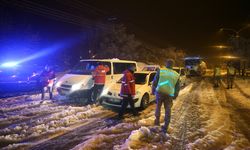 Kar nedeniyle mahsur kalan 80 kişi kurtarıldı!