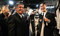 Beşiktaş'te yeni transferler için imza töreni!