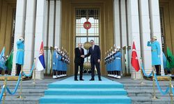 Erdoğan Vucic'i resmi törenle karşıladı!