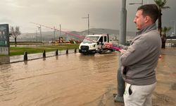 İzmir'de sağanak hayatı felç etti!