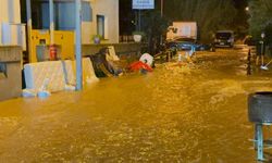 Bodrum'u sel vurdu, evler ve iş yerlerini su bastı