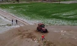 Diyarbakır'da sel, tarlayı yuttu