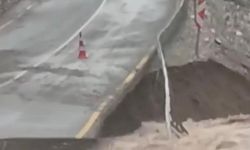 Kayseri’de sel yolu çökertti