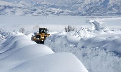 2 kentte 958 yerleşim yeri kardan ulaşıma kapandı!