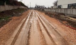 AZEL KONAKLARI’NDA BÜYÜK SKANDAL! Yıl 2026; Diyarbakır’da çamurlu yollar isyan ettirdi!