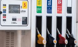 Avustralya akaryakıt vergisini yarıya indirdi!