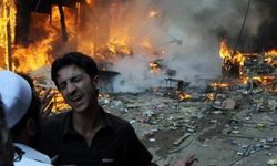 Pakistan'da bombalı saldırıda 7 polis öldü!