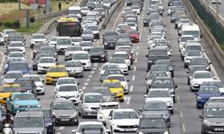 Tatilden dönüş başladı, yollar tıklım tıklım!