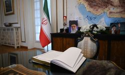 Ankara Büyükelçiliğinde Hamaney için taziye defteri açıldı!