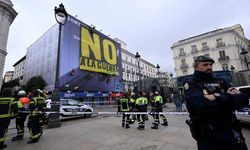 Çevre örgütü Greenpeace Madrid'in merkezinde pankart açtı!