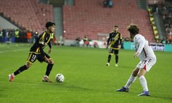 İlk yarıda dolmayan tribünler önünde sona erdi