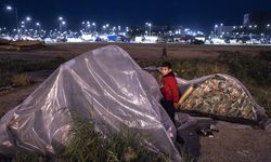 İsrail'in yerinden ettiği Lübnanlılar sokakta yaşıyor!