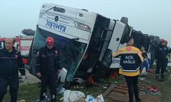 Yolcu otobüsü devrildi: Ölü ve yaralılar var!