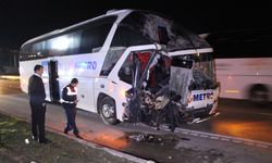 Yolcu otobüsü ile tır çarpıştı: Çok sayıda yaralı var!