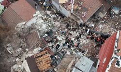 İstanbul'da bina çöktü!