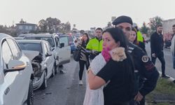 Kırmızı ışıkta araçlara çarpıp olay yerinden kaçtı!