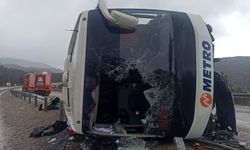 Yolcu otobüsü devrildi: Çok sayıda yaralı var!