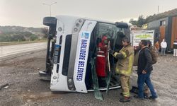 İzmir'de sporcuları taşıyan otobüs devrildi