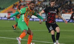 Alanya'da ilk yarı sessiz geçti