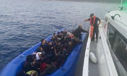 Düzensiz göçmenler Sahil Güvenlik botuna çarptı!
