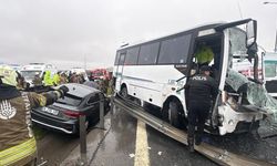 Polisleri taşıyan servis kaza yaptı: 1 şehit 16 yaralı!