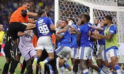 Maçta 23 oyuncu kırmızı kart gördü!