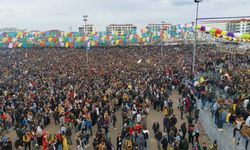 Nevruz'da PKK'lıların pankartını açan 6 kişiye gözaltı!