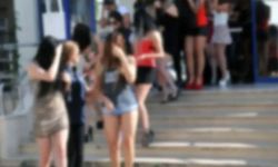 Eş zamanlı fuhuş operasyonunda 7 kişi yakalandı