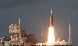 NASA insanlı Orion uzay aracını Ay'a fırlattı!