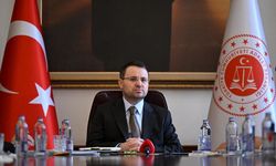 Bakan Gürlek’i taşıyan uçak Diyarbakır'a inemedi