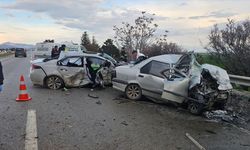 Otomobiller çarpıştı: 4 kişi öldü, 2 kişi yaralandı!