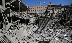 Vurulan Tahran'daki Şerif Teknoloji Üniversitesi görüntülendi