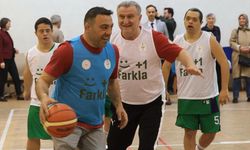Bakan Bak, down sendromlu özel sporcularla maç yaptı!