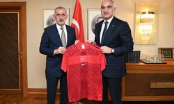 TFF Başkanından Bakan Ersoy'a Milli forma!