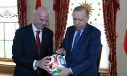 FIFA Başkanı'ndan Erdoğan'a Dünya Kupası topu!