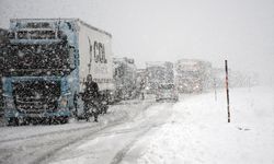 Kars-Erzurum kara yolunda ulaşım kontrollü sağlanıyor!